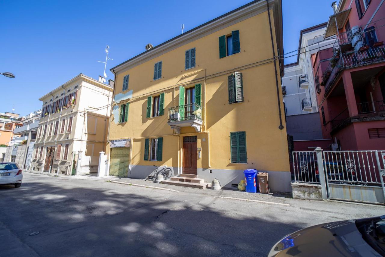 Armadillo House - Elegante Casa Vacanza A Parma Dış mekan fotoğraf